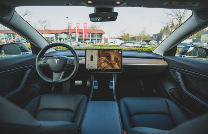 7 Cool Features that Make Tesla Cars Unique