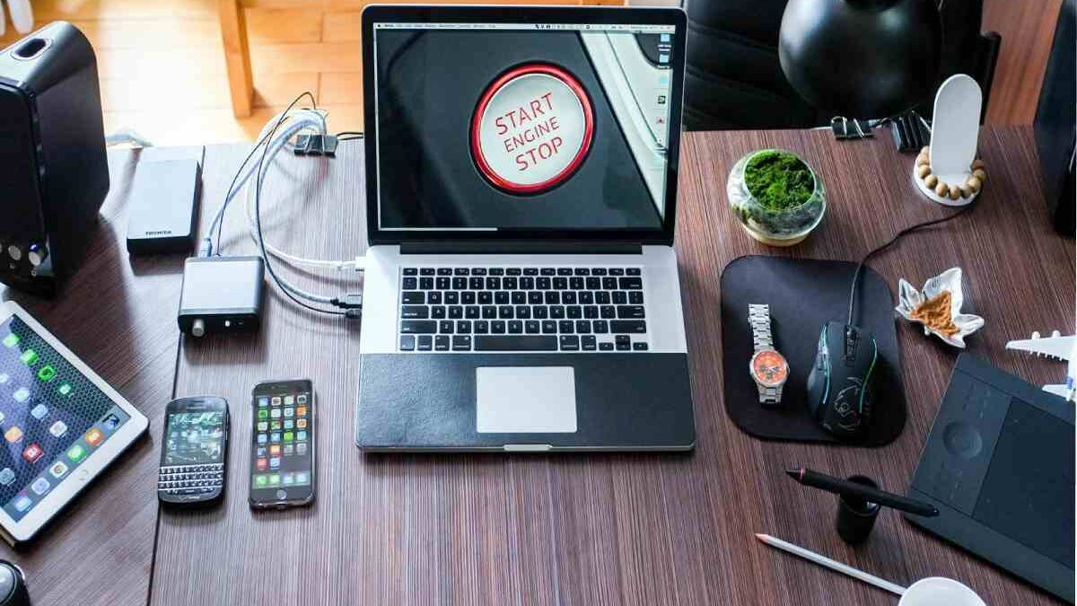 Ultimate Guide to the Best Laptop Accessories for Work in 2026